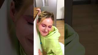 تحدي التقاط الحلوى المستحيل 🍬😂 #مقالب #مضحك #تحديات