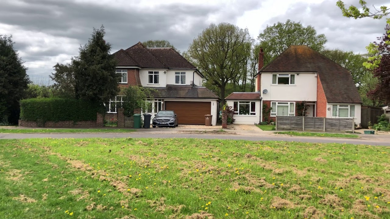 3 U.K. Horley close Gatwick Airport Небольшой городок в Англии