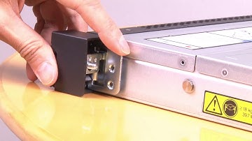 Lenovo ThinkSystem SR645 Installing rack latches