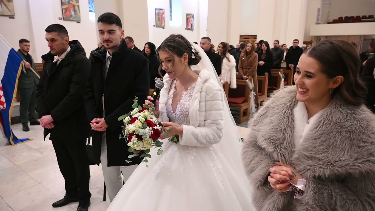 Kad mlada zapjeva u crkvi… 🎤