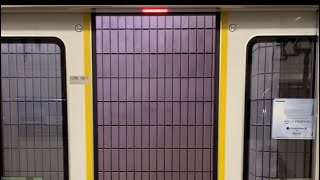 E233-5000番台(千ケヨ509編成)ドア閉め発車。