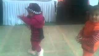 03022012(001) gurlin dance just 16 months old baby vd super dancing sence.mp4
