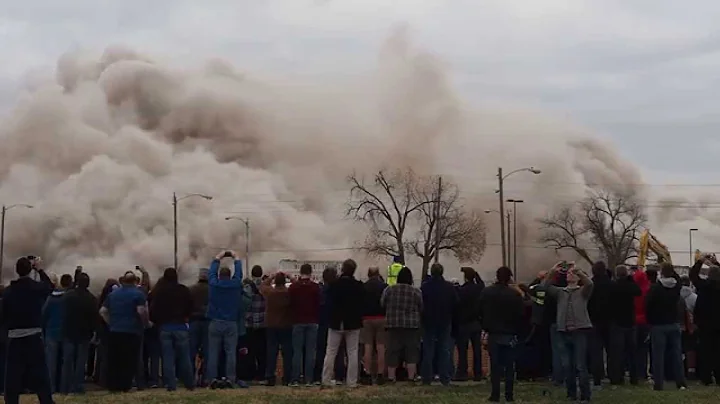 McCollum Hall, University of Kansas Demolition (2015-11-25, 9am)
