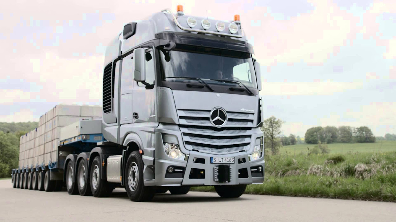 Mercedes-Benz Actros SLT heavy-haulage vehicle - YouTube