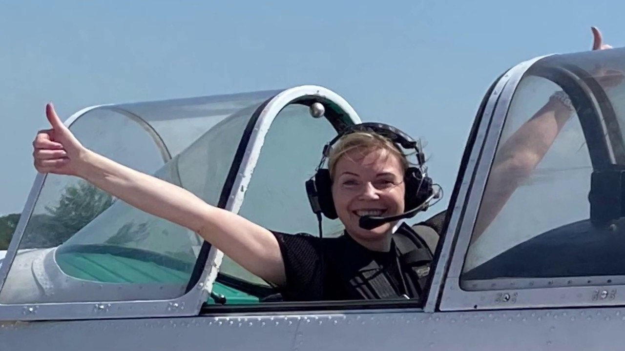 Небо. Девушка. Самолет. - YouTube