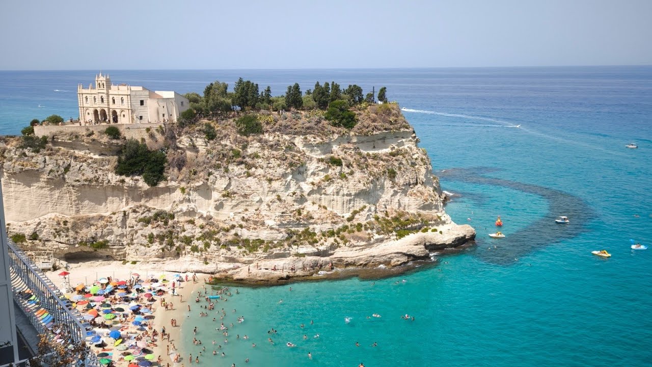    Тропея, Калабрия, Италия 2025