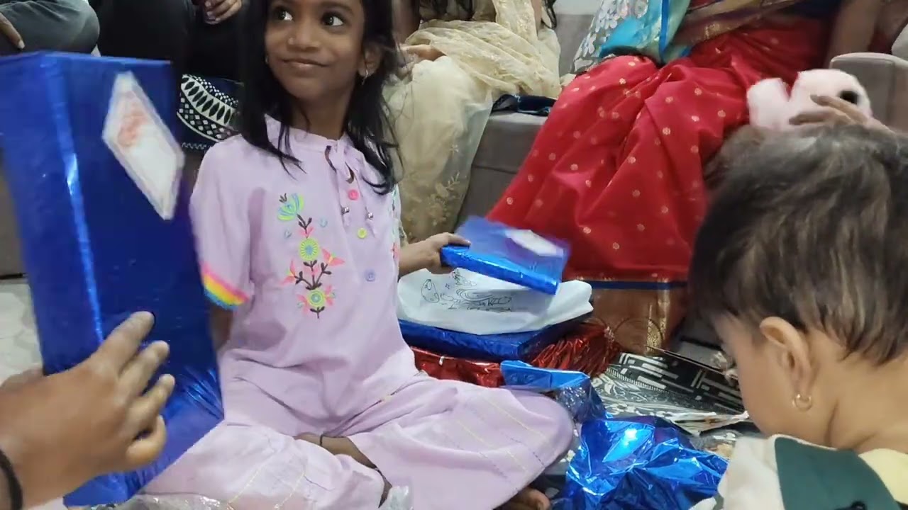 🎁 माझ्या बाळाचा Birthday Gift Unboxing | Cute Reactions & Surprises 🎁