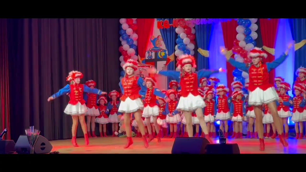 Auftritt 7. Mädchensitzung