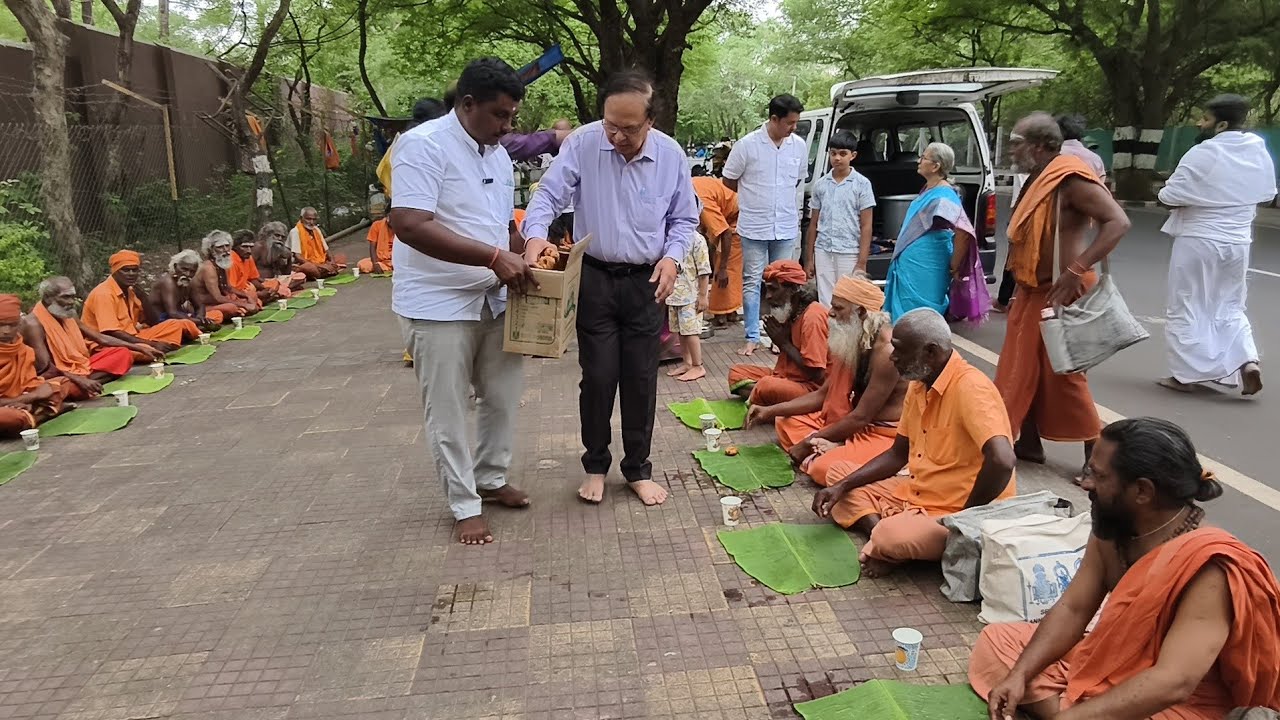 Thiruvannamalai sadhu Annadhanam - திருவண்ணாமலை சாது அன்னதானம்......