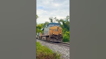 CSXT ES40DC 5271 leads CSX X513-21 with a sick NF K5HL 2PC on 08/24/2025 #Shorts #train