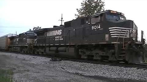 GE Dash-9 Idling at Milan, MI.