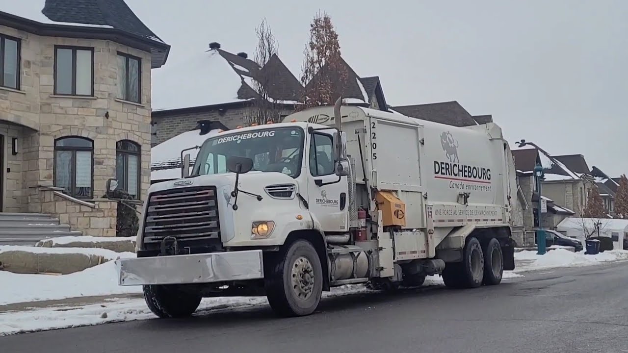 DERICHEBOURG Freightliner 108SD Labrie Expert 2000 garbage truck in action