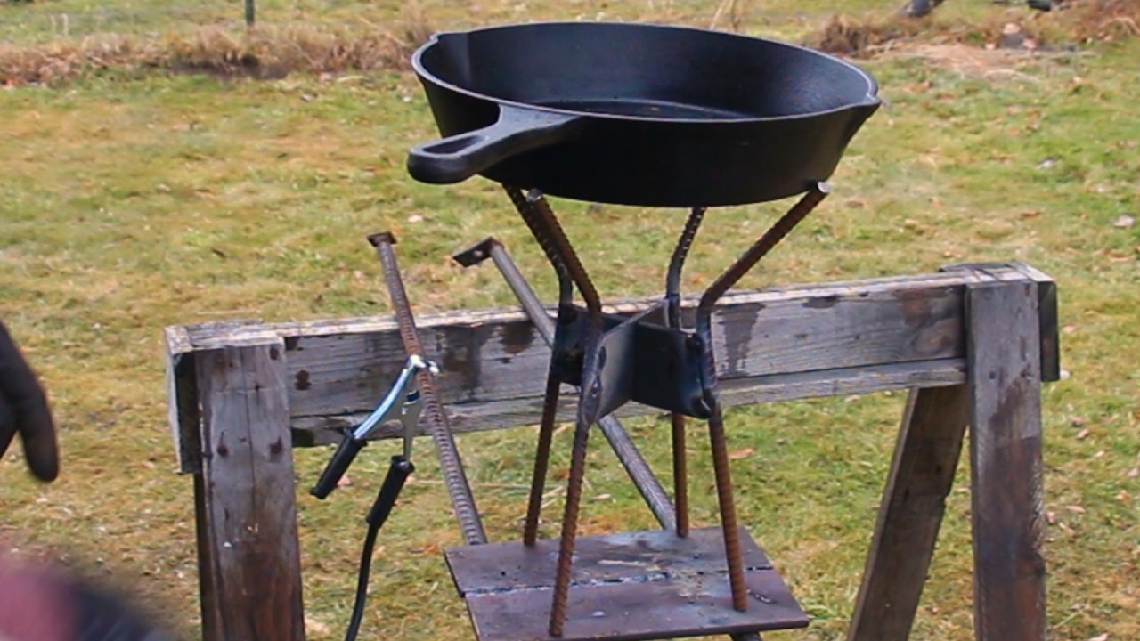 Stojan na pánev na oheň