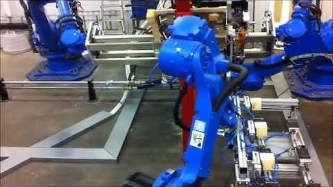 Motoman robots in jigless nailing application of timber pallets
