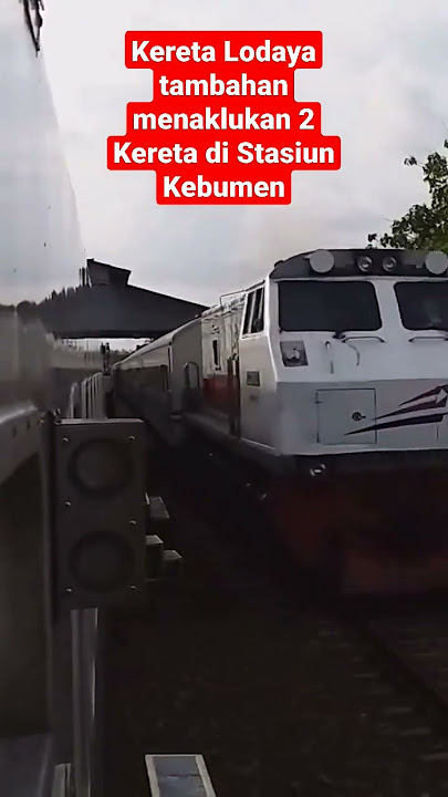 Kereta Lodaya tambahan menaklukan 2 Kereta di Stasiun Kebumen