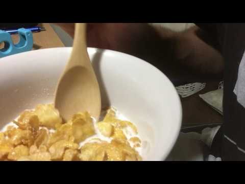 ASMR [お菓子] コーンフレークの咀嚼音 Eating Cornflakes(cereal) sound/whisper