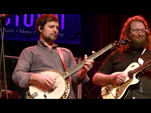 The Lil Smokies / Jack Broadbent - Willin' (Live on eTown) class=