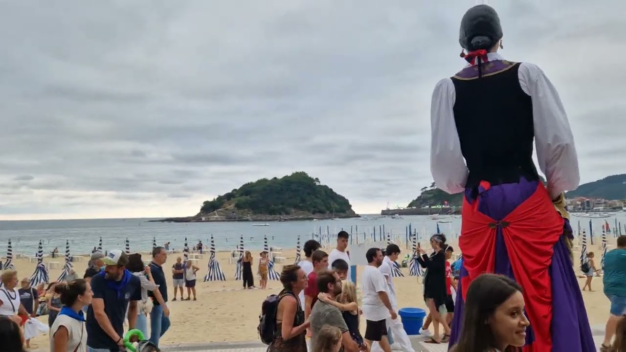 Itzurungo erraldoiak, Donostia, Antiguo auzoa, Ondarreta hondartza paretik.