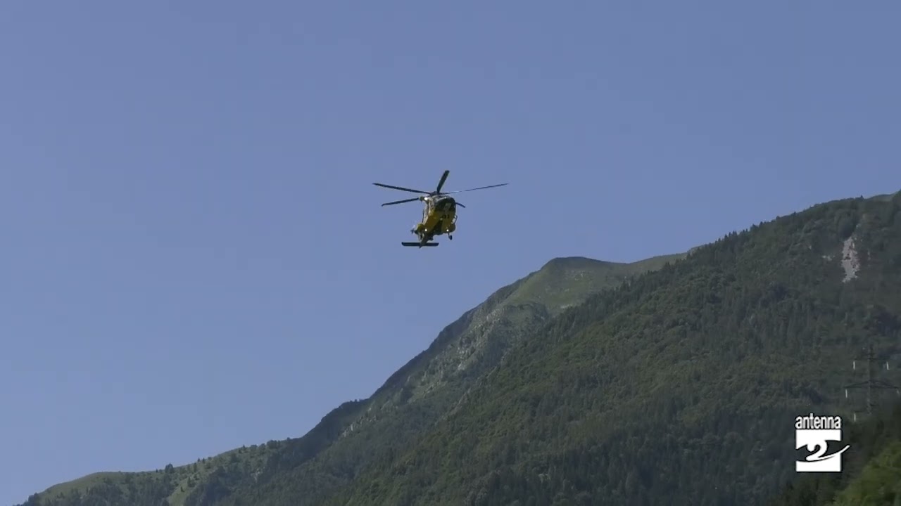 Gromo, al campo scuola l'elicottero della Guardia di Finanza