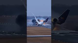 FedEx MD-11 Crosswind Landing Accident During Dawn Approach #aircraft #airplane #automobile #shorts