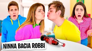 GIOCO DELLA BOTTIGLIA CON I NOSTRI AMICI DANI E ROBBI! *Ci siamo Baciati*