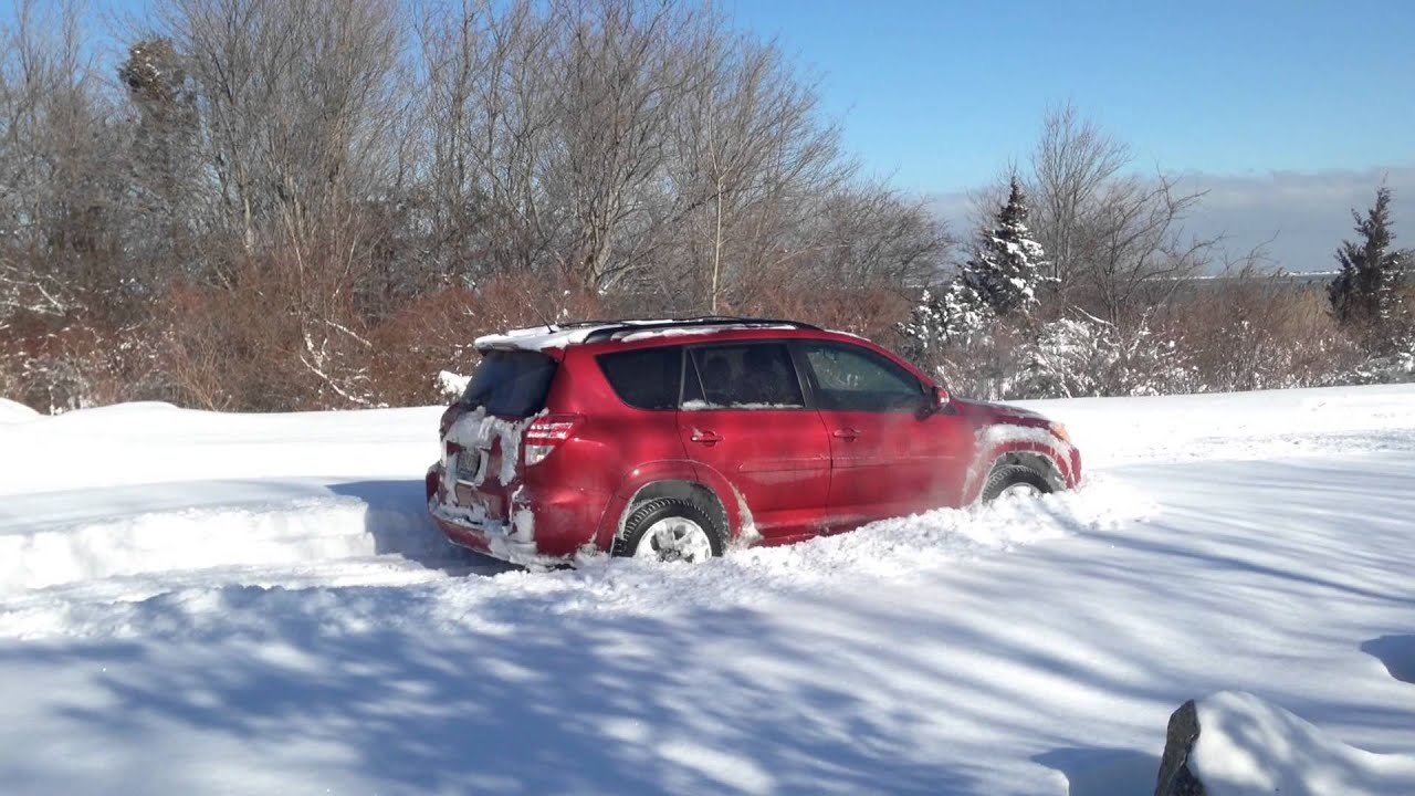 Toyota Rav4 in snow - YouTube