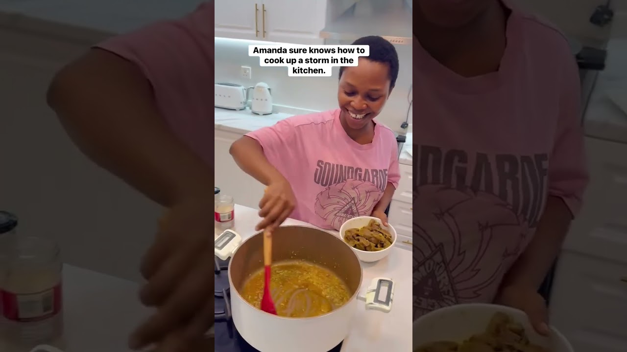 Аманда точно знает, как устроить настоящую бурю на кухне. 🤤 Она приготовила восхитительное лакомс...