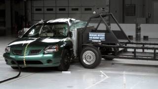 2005 Mitsubishi Galant side IIHS crash test