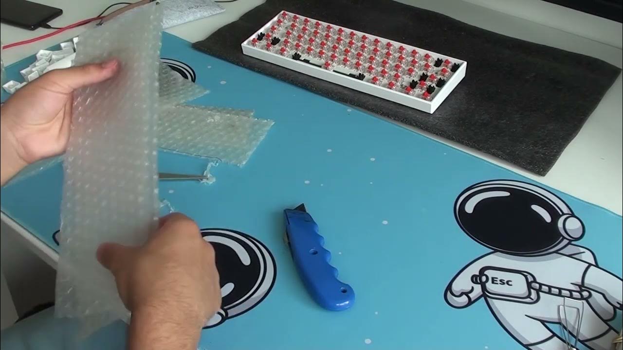 Bubble Wrap vs Foam inside mechanical keyboard... Which sounds better