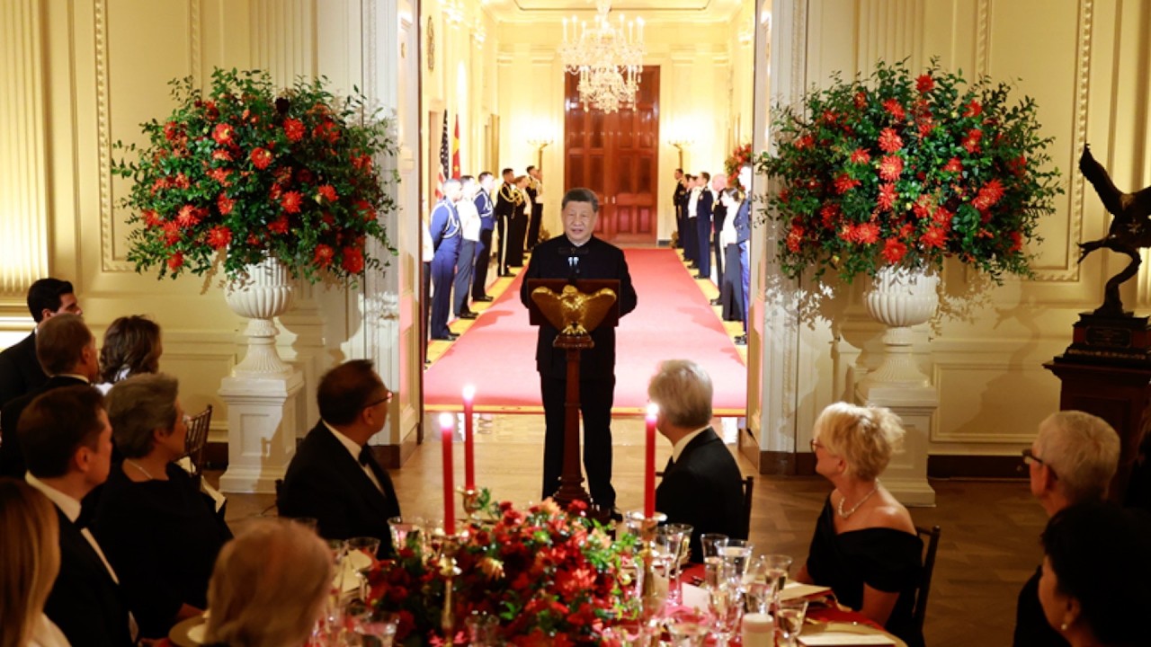 Glasses up! Xi attends a state dinner held by Trump