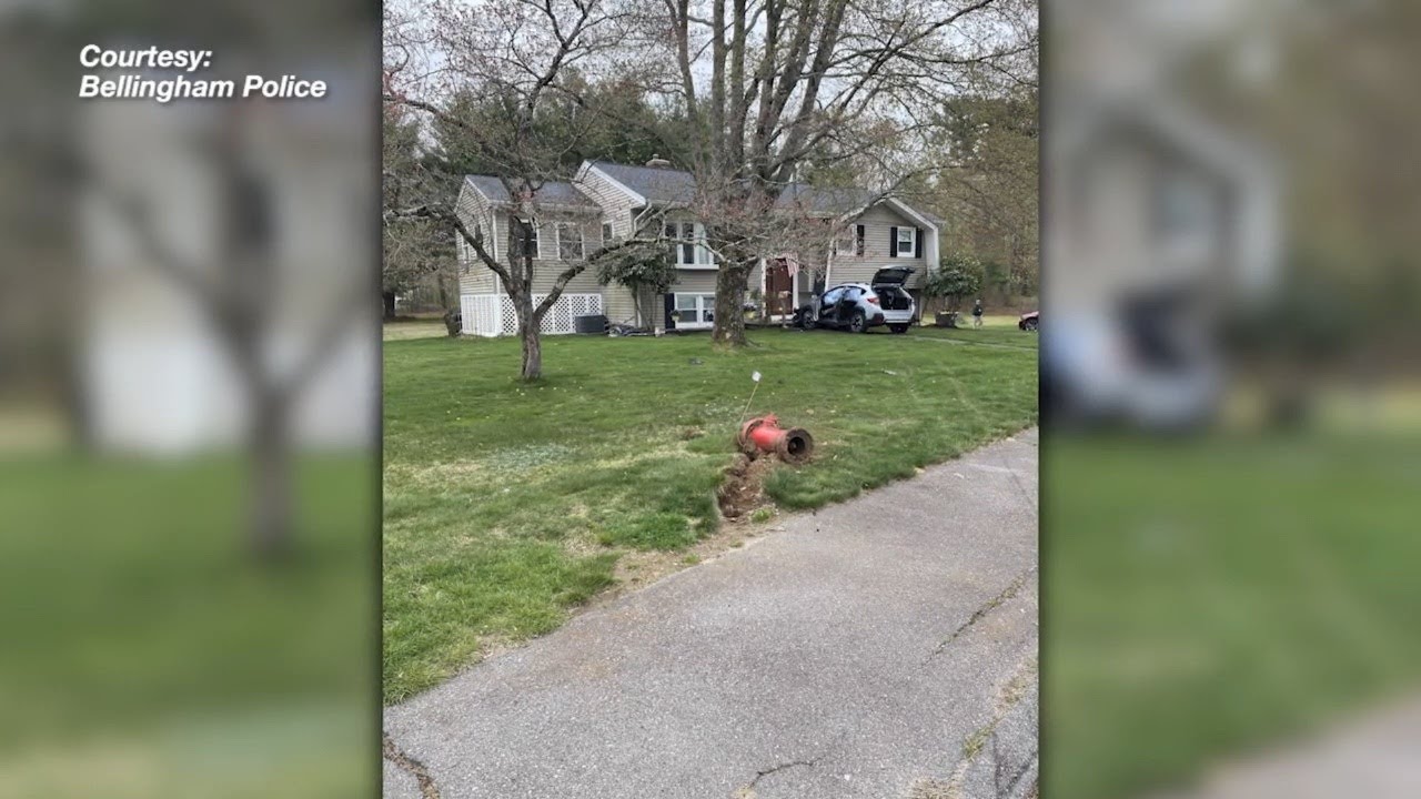 CAR CRASHES INTO HOME - YouTube