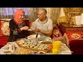 تشهاو طبلة أسيوية تعاونا و بناتي حداچو و حضرو السوشي و بدعو فيه حطو لينا طبق رائع و بنييين 