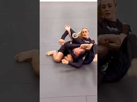 Laura Sanko Inverted Triangle Choke 😱 #JiuJitsuGirls #UFC