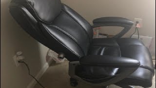 AmazonBasics Big & Tall Executive Office Desk Chair   Adjustable with Armrest, 500 Pound Capacity