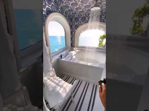 Summer in Positano, Italy 🇮🇹😍 Breathtaking bathtub with a view like this, your vacation #trending