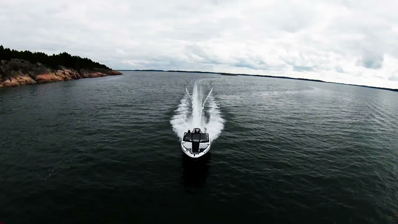 Yamarin Cross 57 VMAX with Yamaha V MAX SHO outboard - YouTube