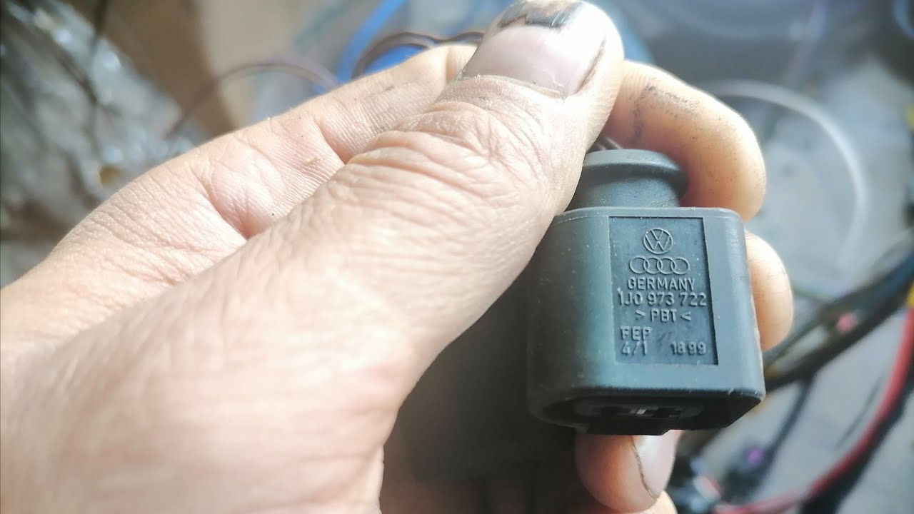 Разъём на Ауди А4, Фольксваген аналоговый  требует обработки, разъём 1J0 973 722
