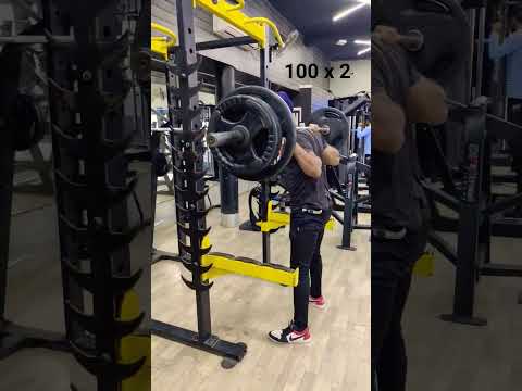 100kg Squats | Leg Day            #fitness #gym #fit #motivation #weightlifting #shorts