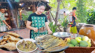 Mommy Sros make dried fish's stomach for soup, My son Darik help collect mango | Cooking with Sros