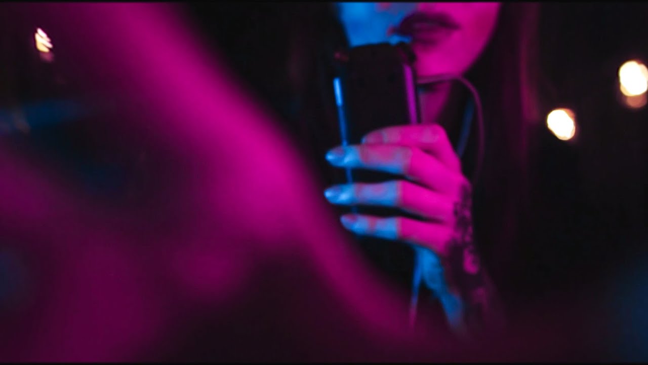 ASMR SVENSKA - Viskar Upclose Med Kamera Tapping och Personal Attention (low light)