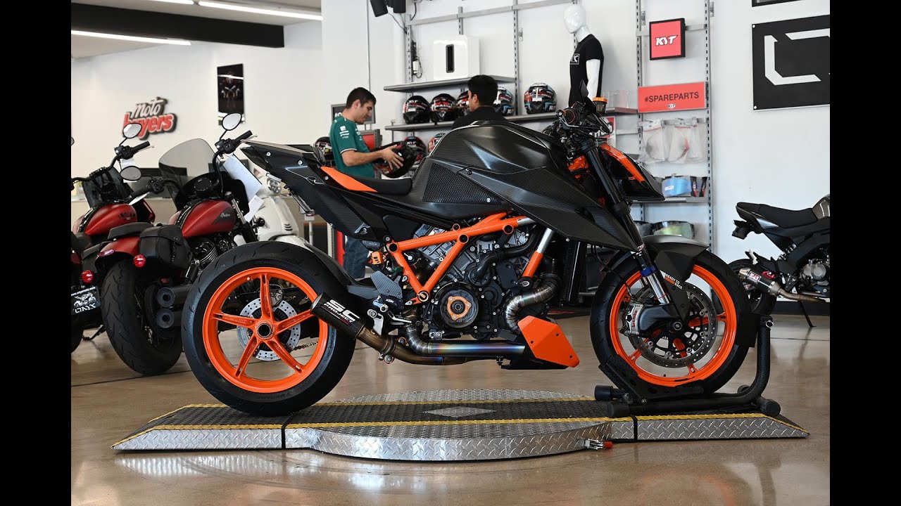 2022 KTM 1290 Superduke R Evo | Walk Around, Start-Up & Sound Clip