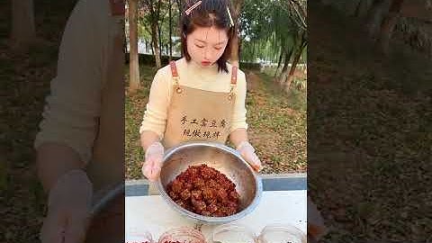 Freshly mixed handmade moldy tofu is a must-have for home-cooked meals. It has a soft glut