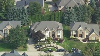 Man killed, wife bound inside Rochester Hills home