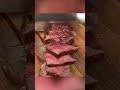 Genieße diese köstlichen Steaks, perfekt gegrillt! 🥩🔥 Entdecke mehr Grilltipps und ...