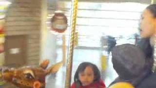 20110223 小人國旋轉木馬3.mp4