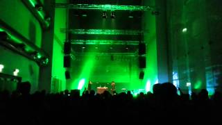 Icona Pop - I Love It @ Frankfurt am Main, Sankt Peter (10.04.2013)