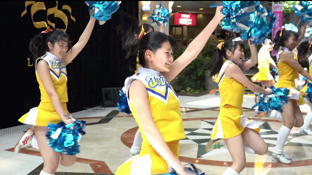 鶴見校チアリーディング部 at ランドマークプラザ｜息が上がるほどの激しい演技🔥