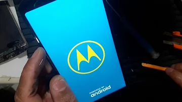 O que fazer quando o celular fica piscando e não liga Motorola?