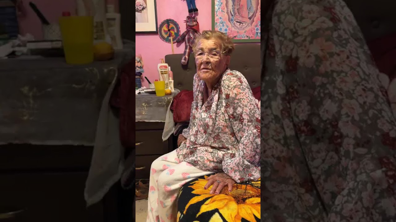 Doña Beba recuerda cuando su nana Chona le hacía sus vestidos con costales de harina