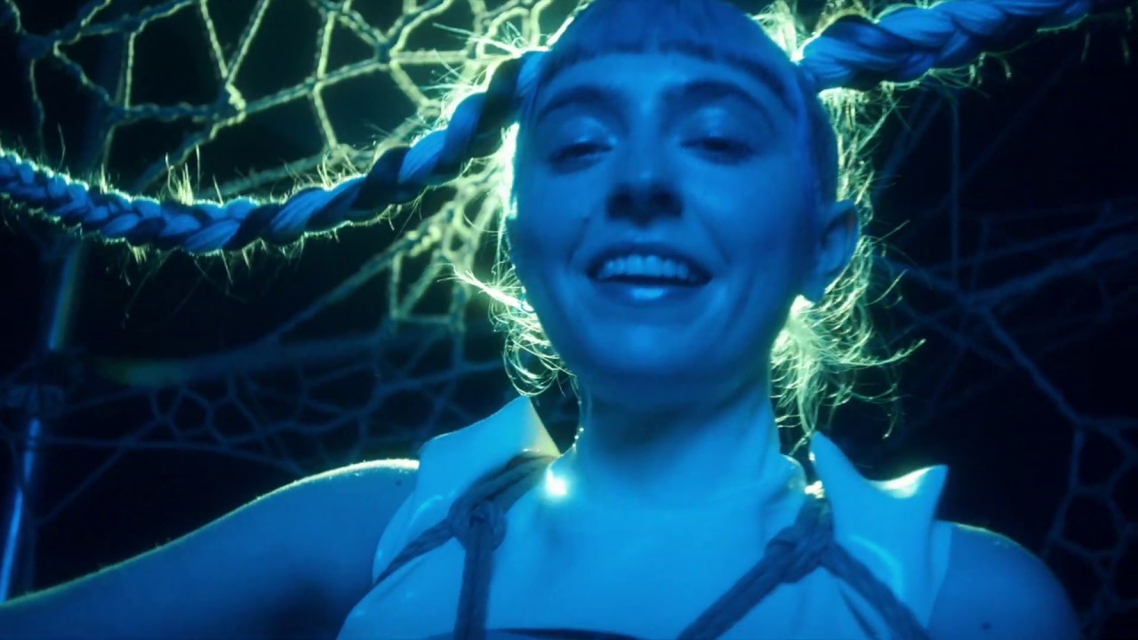 Ashnikko - No Brainer | Behind The Scenes - YouTube